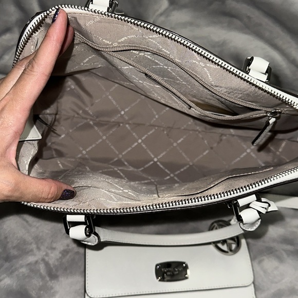 Michael Kors Handbag & Wallet - Picture 3 of 6